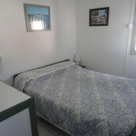 Apartment Appt Climatise, 4 Pers, Piscine Et Parking - - Fr-1-250-300 Le Grau-du-Roi