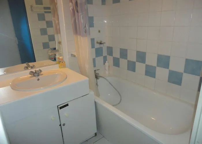 Appt Climatise, 4 Pers, Piscine Et Parking - - Fr-1-250-300 Le Grau-du-Roi